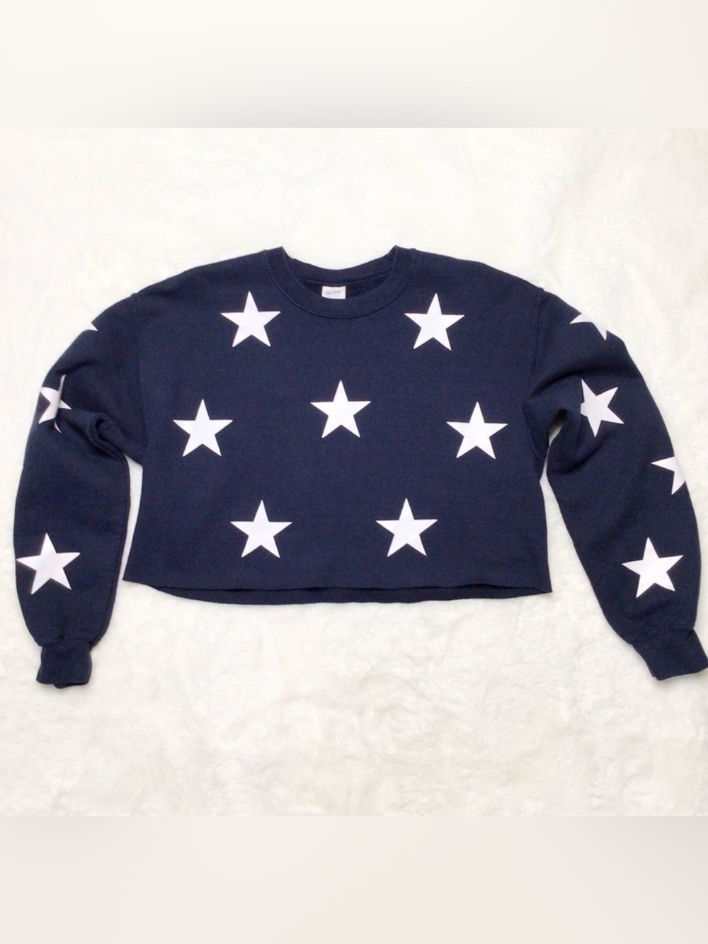 Gildan Cropped Star Print Navy Blue Sweatshirt Size M Cozy Graphic Pullover